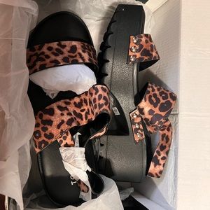 New in box torrid cheetah print clogs